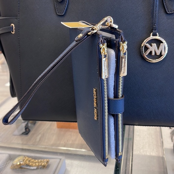MICHAEL KORS LARGE DOUBLE ZIP WRISTLET WALLET PHONE CASE 
Navy 
NWT - Picture 3 of 16
